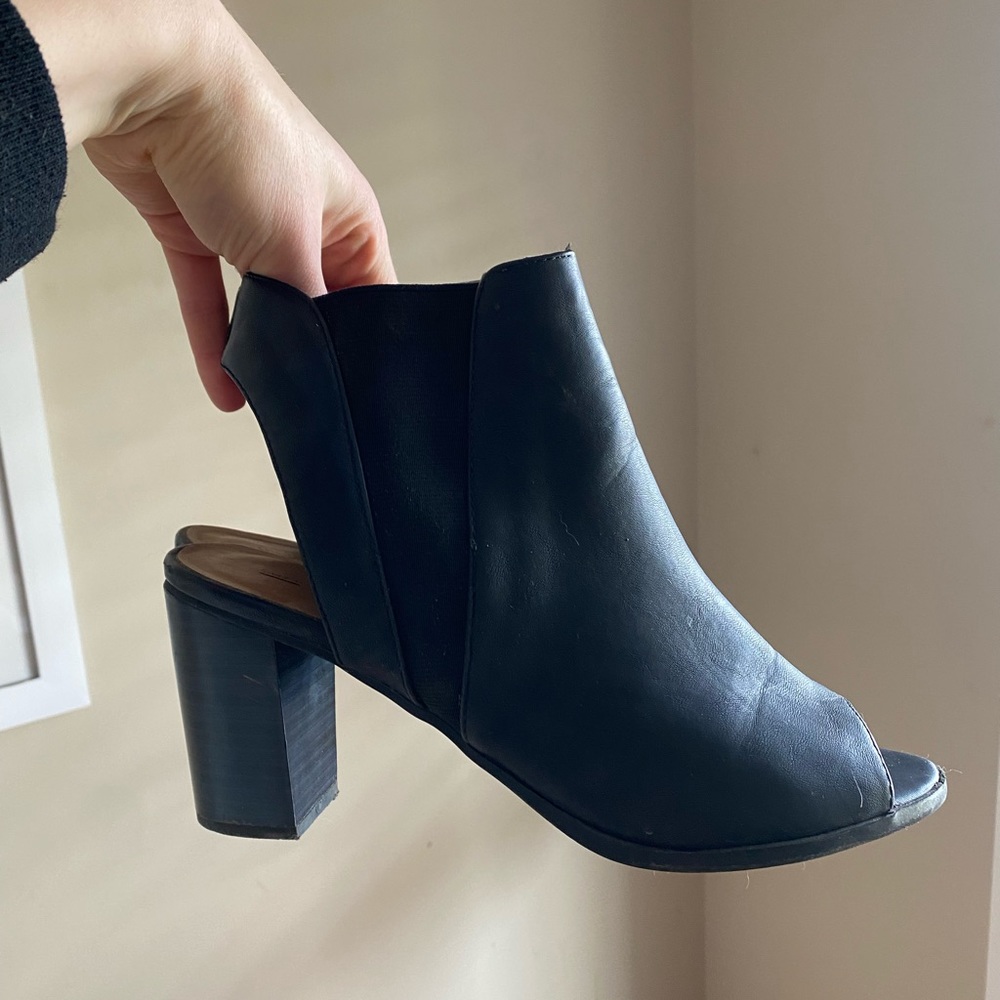 Leather healed boots, opened toe